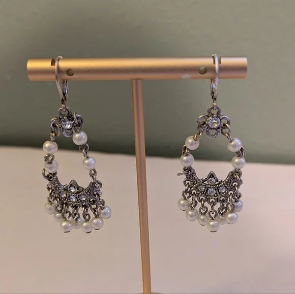 Vintage Pearl Dangle Earrings - Picture 2 of 4